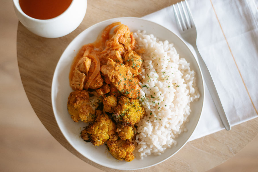 Poulet tikka masala et chou-fleur rôti aux épices